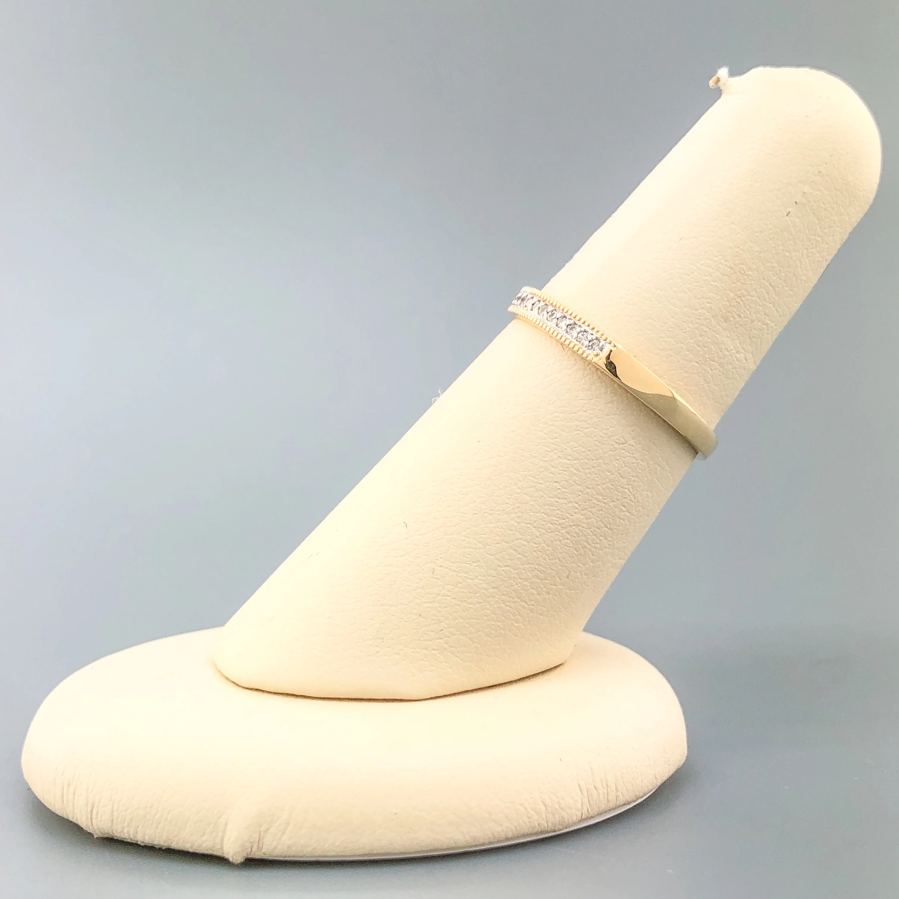 Estate 14K Y Gold 0.10cttw Diamond Milgrain Band - Image 3