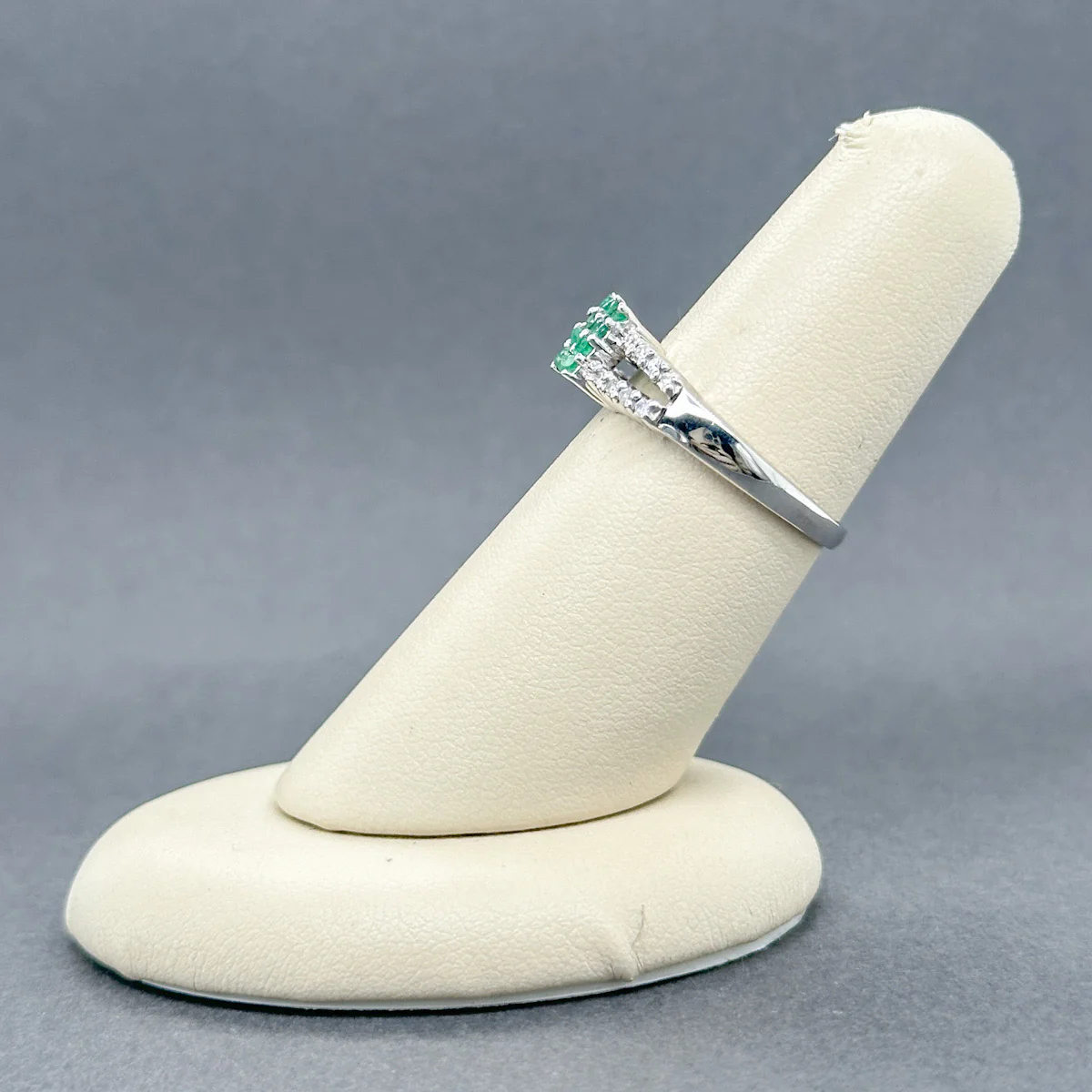 Estate 18K W Gold 0.16ctw Emerald & 0.08ctw Diamond Ring - Image 3