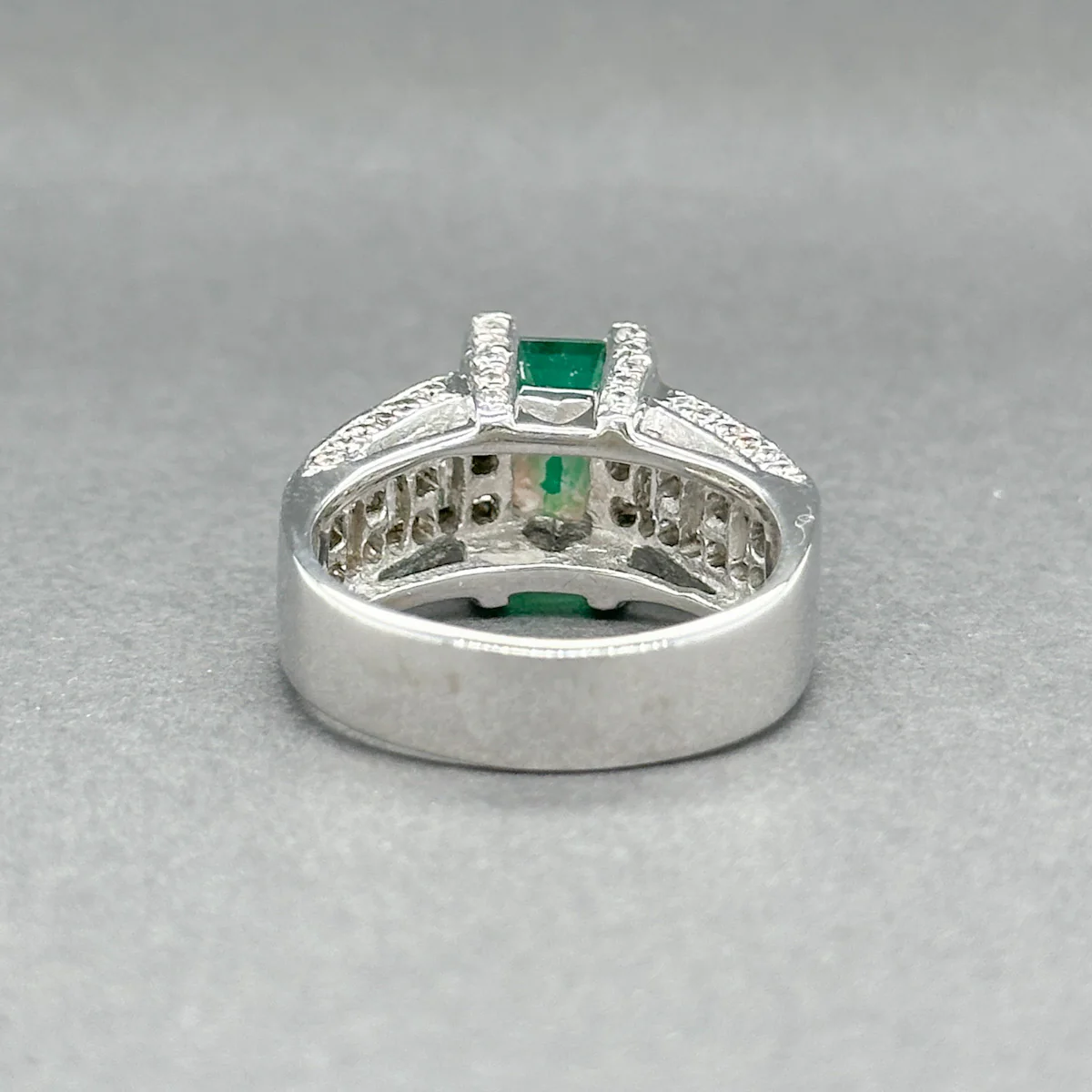 Estate 18K W Gold 1.94ct Emerald & 2.18ctw Diamond Ring - Image 3